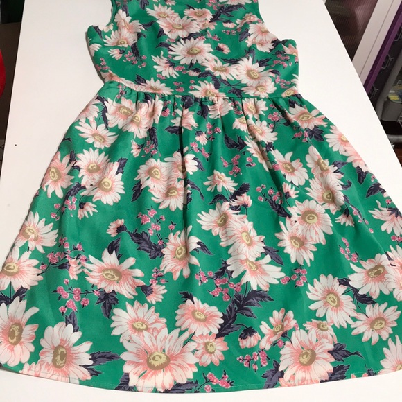 Green Spring Dress - Picture 3 of 7